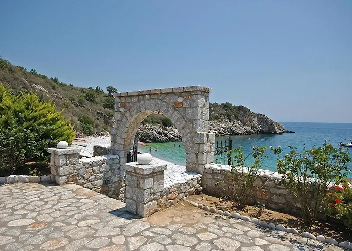 Lalloudes Seaside Accommodation