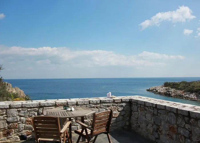 Lalloudes Seaside Accommodation