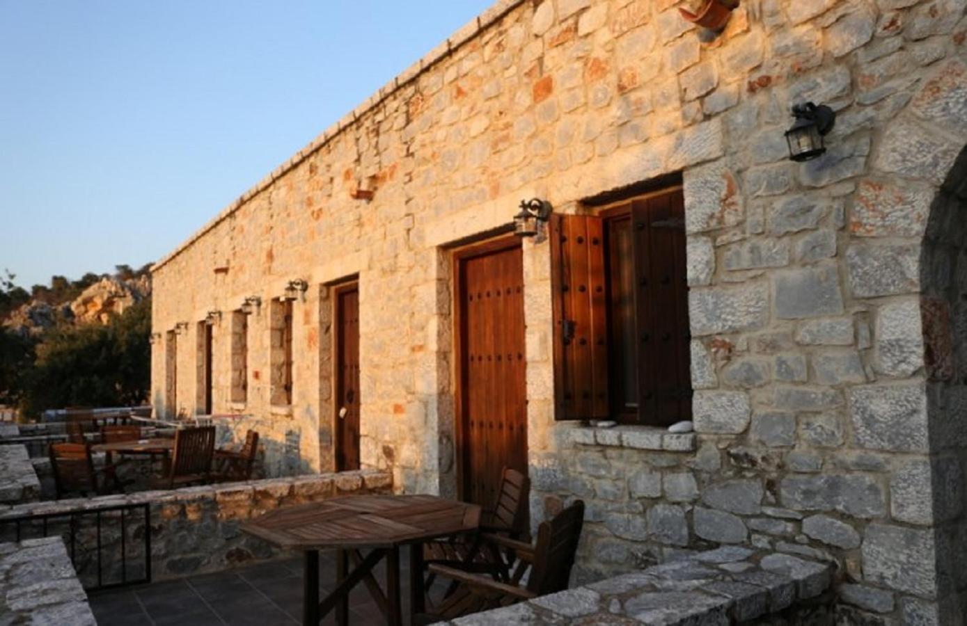 Lalloudes Bed & Breakfast
