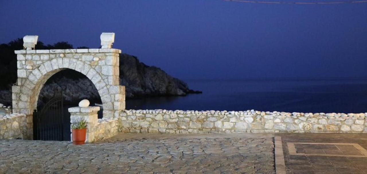 Lalloudes Seaside Bed & Breakfast 3*