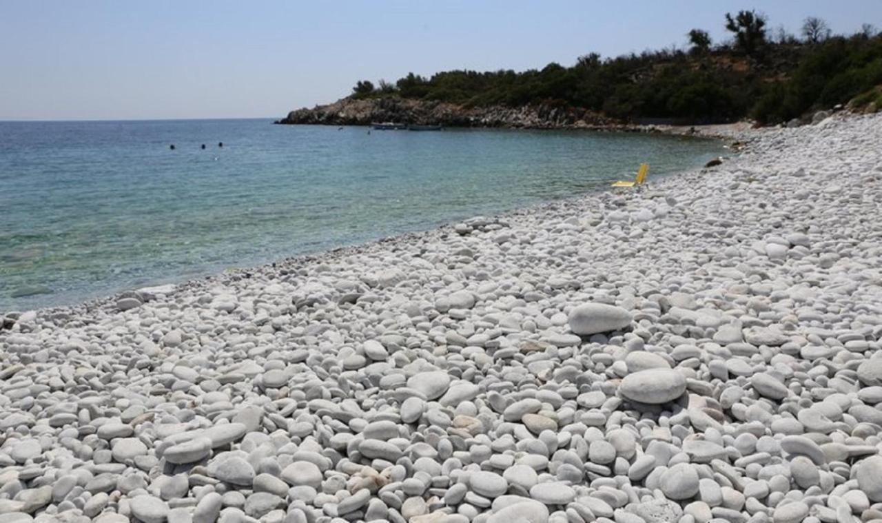 Lalloudes Seaside Bed & Breakfast 3*